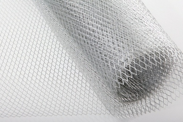 Plasă expandată zincată 17*40mm 15m