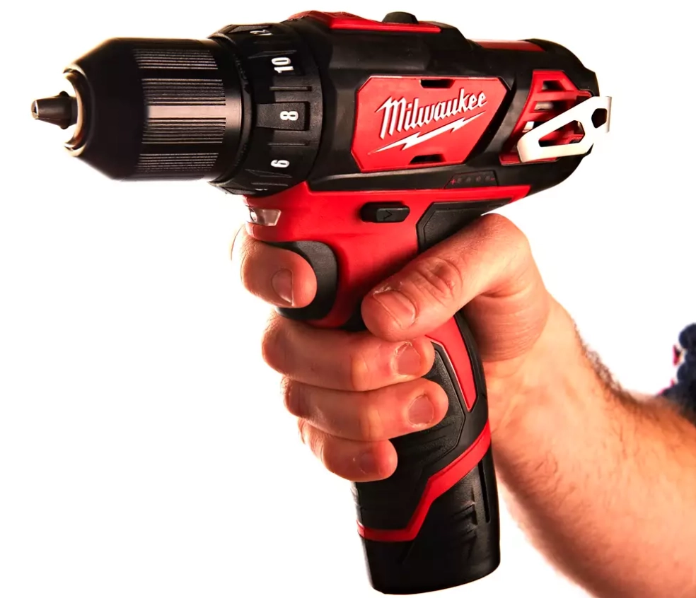 Шуруповерт Milwaukee M12BDD-202C