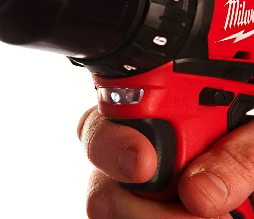 Шуруповерт Milwaukee M12BDD-202C