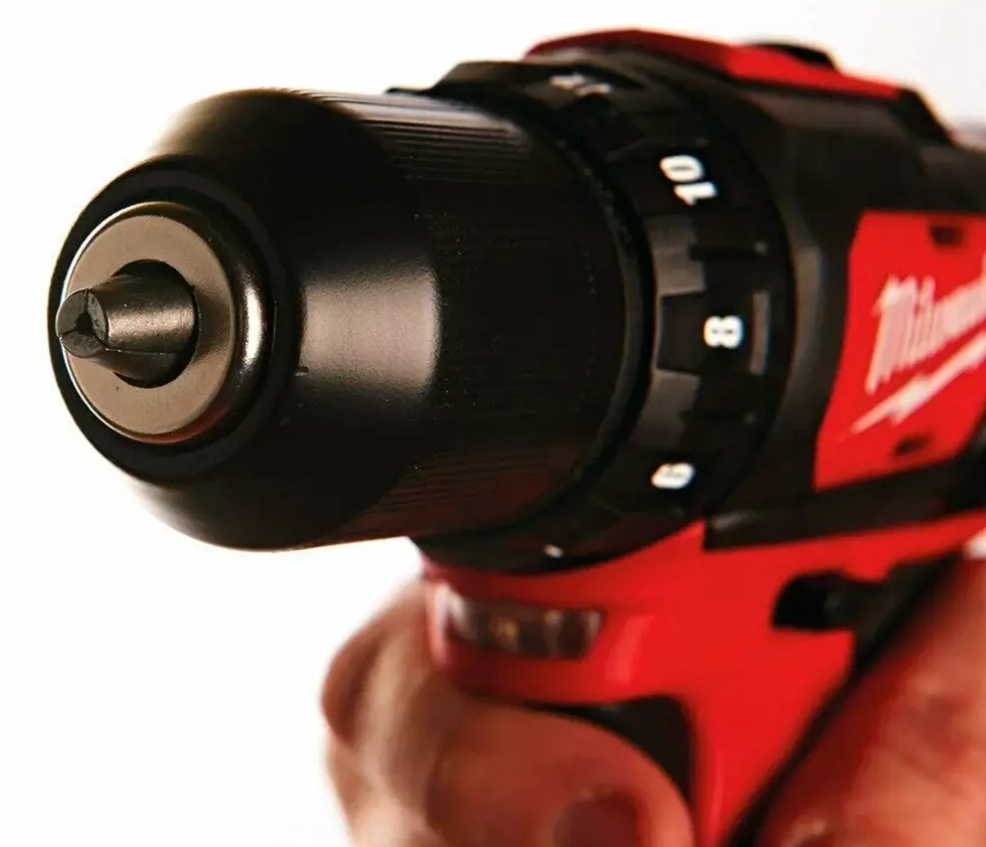 Шуруповерт Milwaukee M12BDD-202C