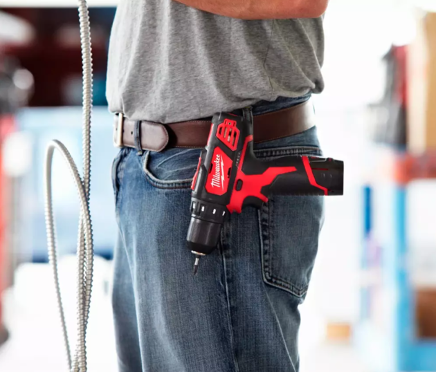 Шуруповерт Milwaukee M12BDD-202C
